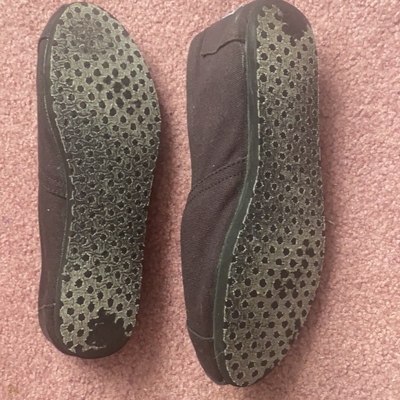 Toms - Picture 2 of 3